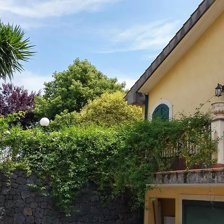La Casa Del Melograno Bed & Breakfast